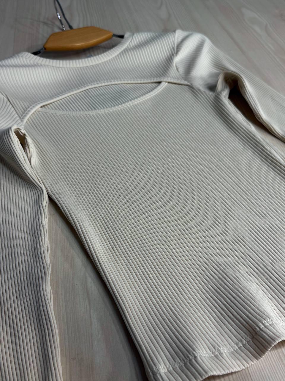 Лонгслів жіночий ITAKA 5370 гольф з акцентним вирізом на груді в рубчик OS Молочний (1174) - фото 5 Лонгслів жіночий ITAKA 5370 гольф з акцентним вирізом на груді в рубчик OS Молочний (1174) - фото 5