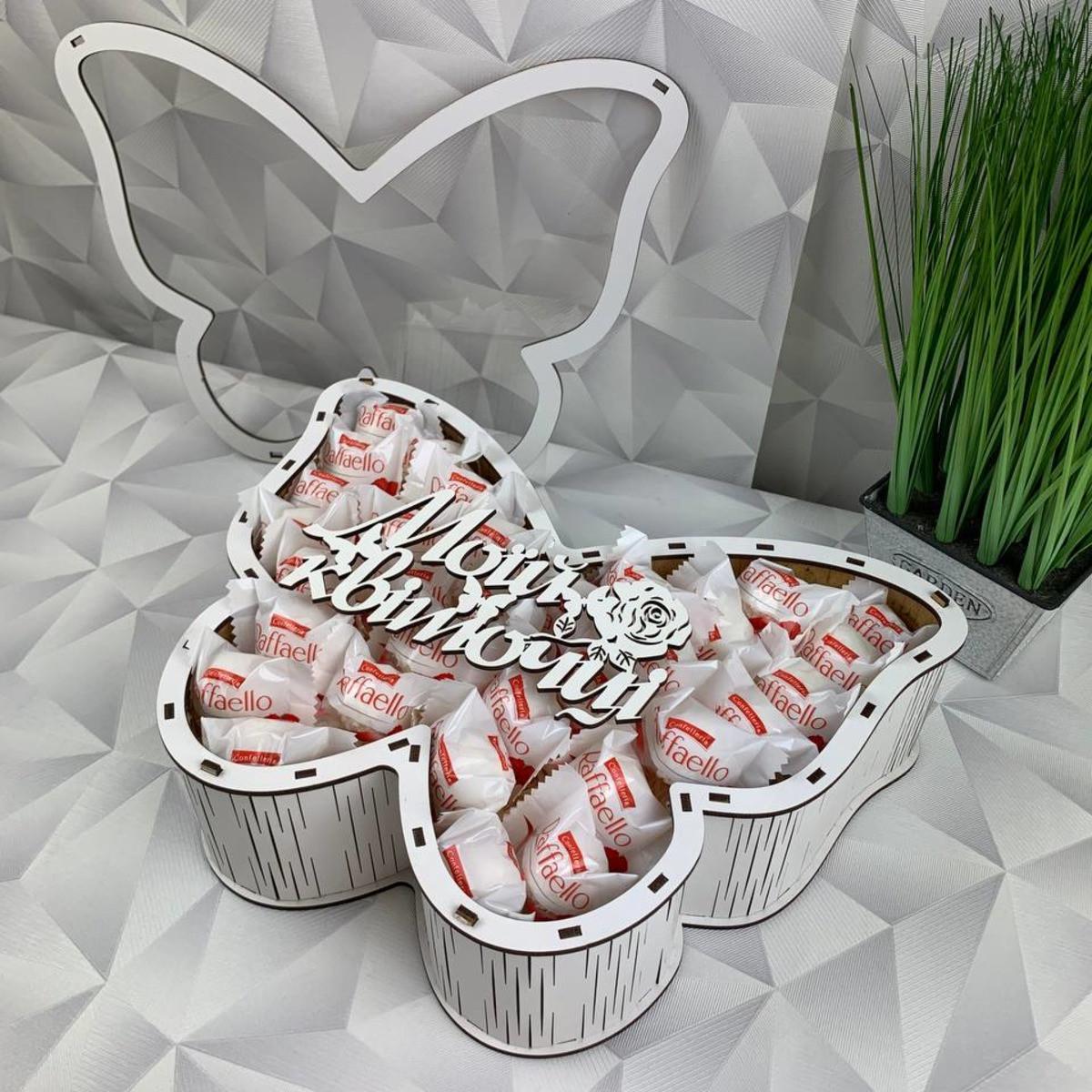 Подарочный бокс для девушки на праздник Бабочка с конфетами Raffaello (box62)
