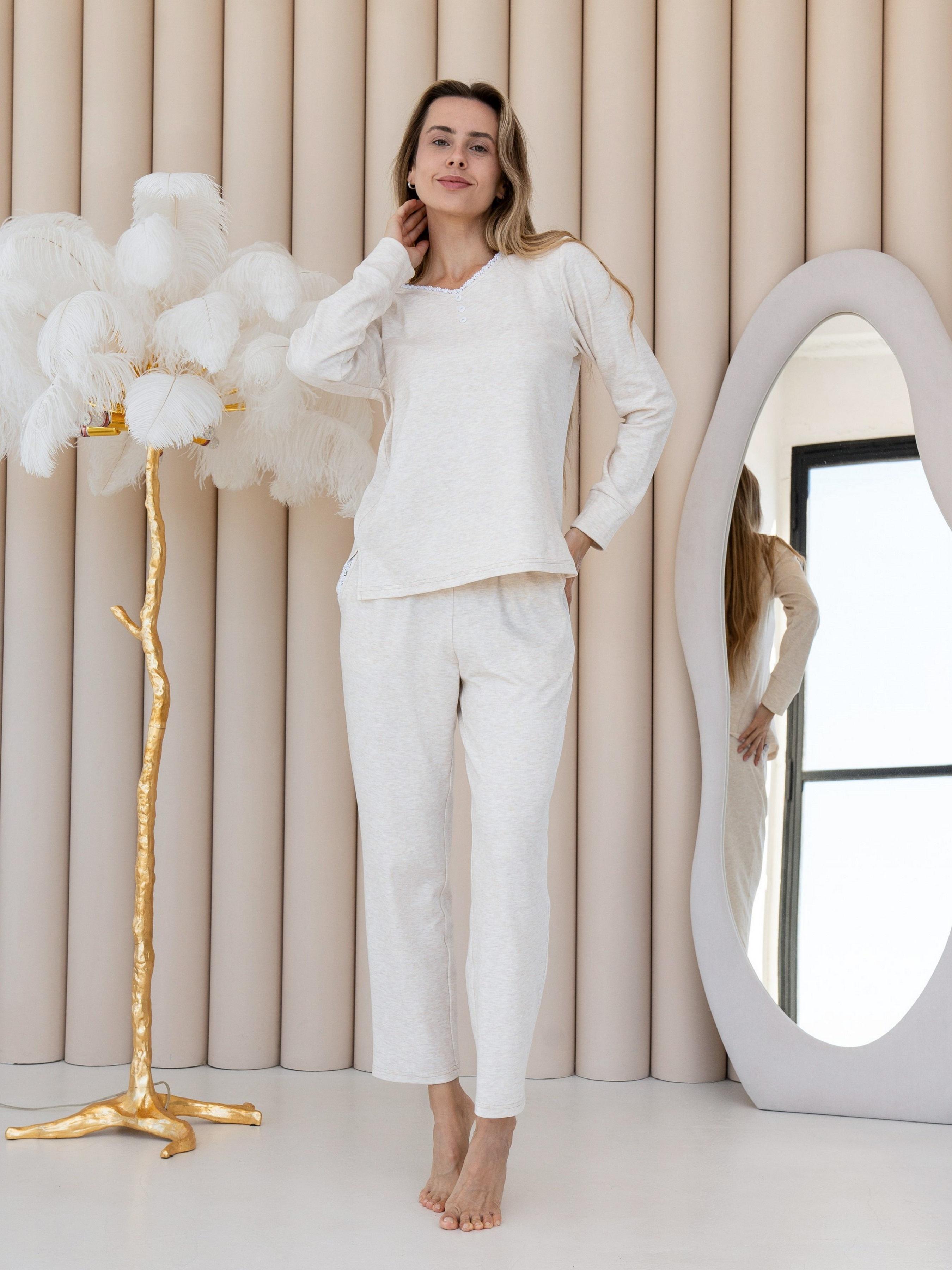 Комплект пижамный женский Nova Vega лонгслив/штаны р. 48 M-L Бежевый (102-100893) Комплект пижамный женский Nova Vega лонгслив/штаны р. 48 M-L Бежевый (102-100893)