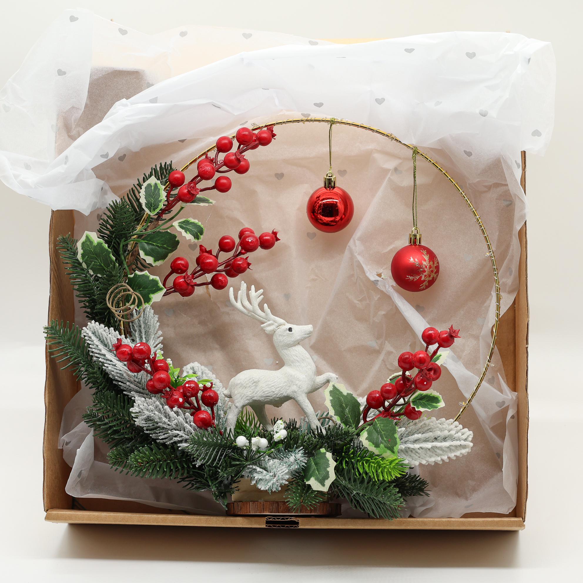 Венок GALA DECOR из заснеженных веток/ягод и оленя с лед подсветкой 30 см - фото 6 Венок GALA DECOR из заснеженных веток/ягод и оленя с лед подсветкой 30 см - фото 6