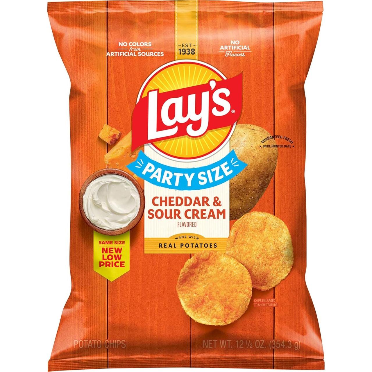 Чипси Lay's Cheddar and Sour Cream Snacks 354,3 г (3039650118) Чипси Lay's Cheddar and Sour Cream Snacks 354,3 г (3039650118)