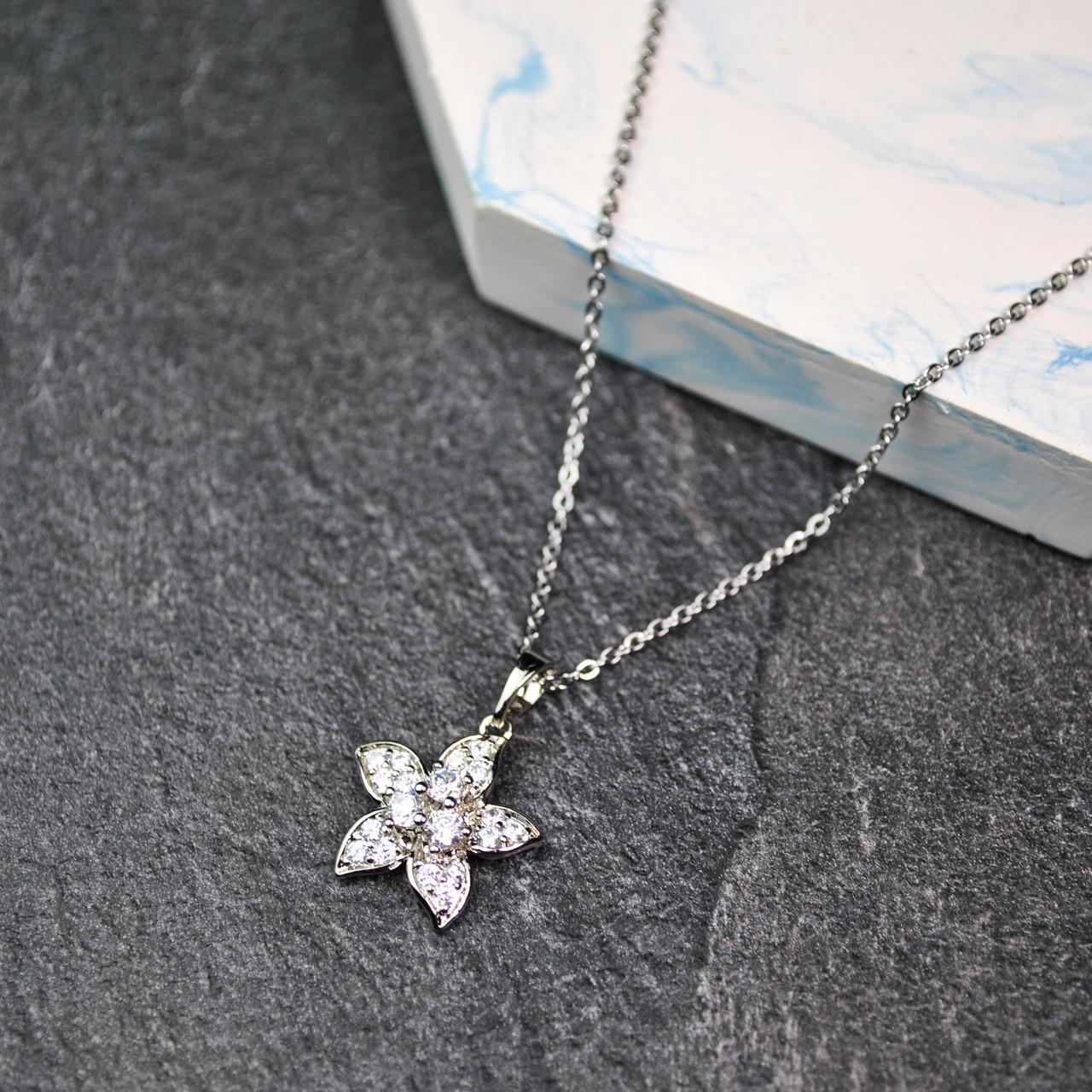 Кулон цветок с фианитами на цепочке медицинская сталь родий (x224-1)