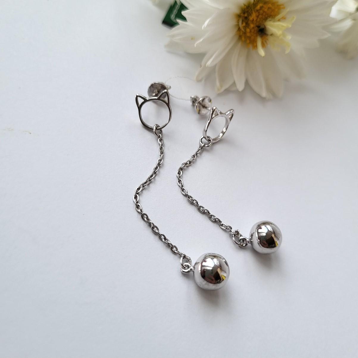 Сережки на закрутках Кот с Шариком без камней из серебра 925 проба 3,40 г (54052р)