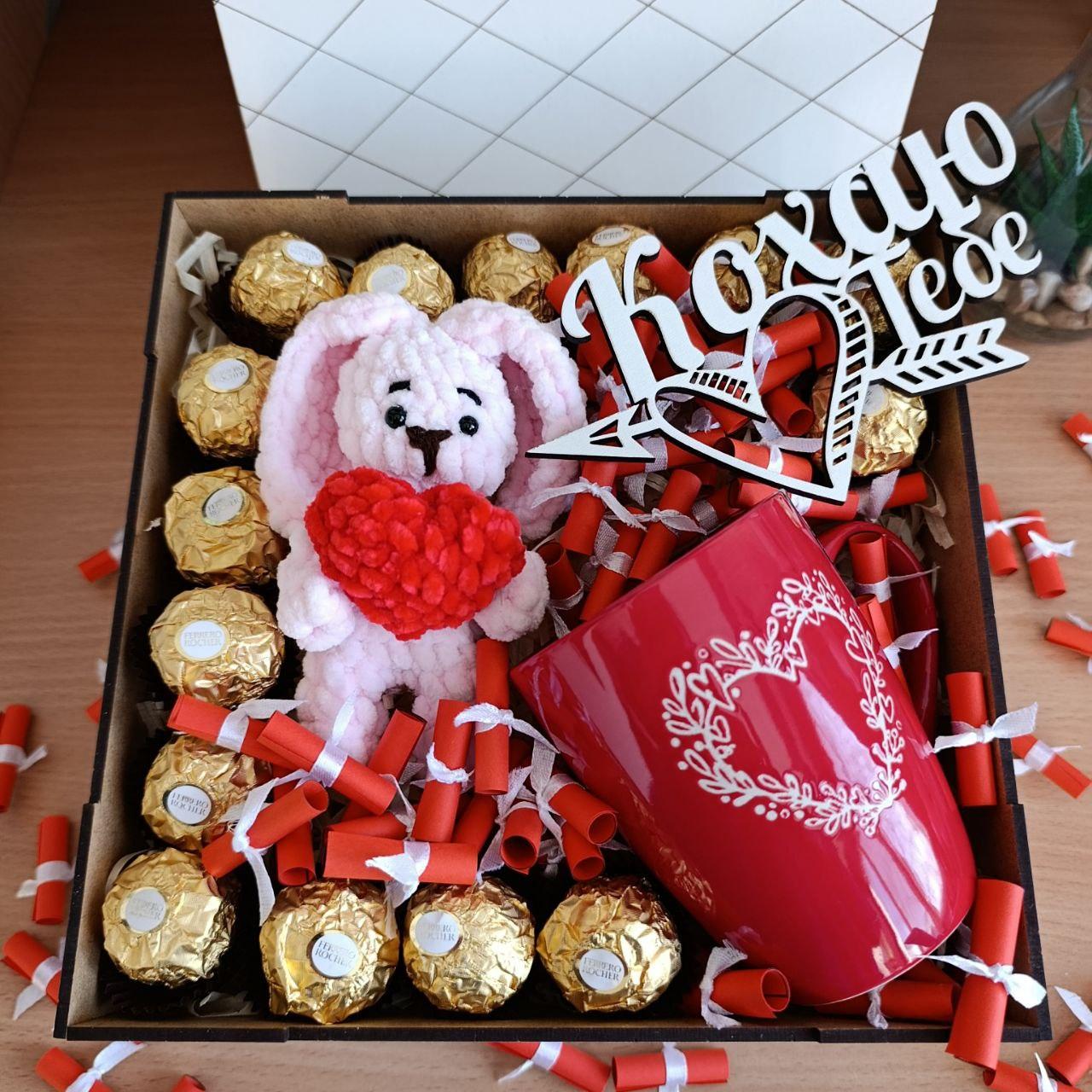 Подарочный бокс с конфетами Ferrero и 101 причиной, почему я тебя люблю для девушки (ar377)