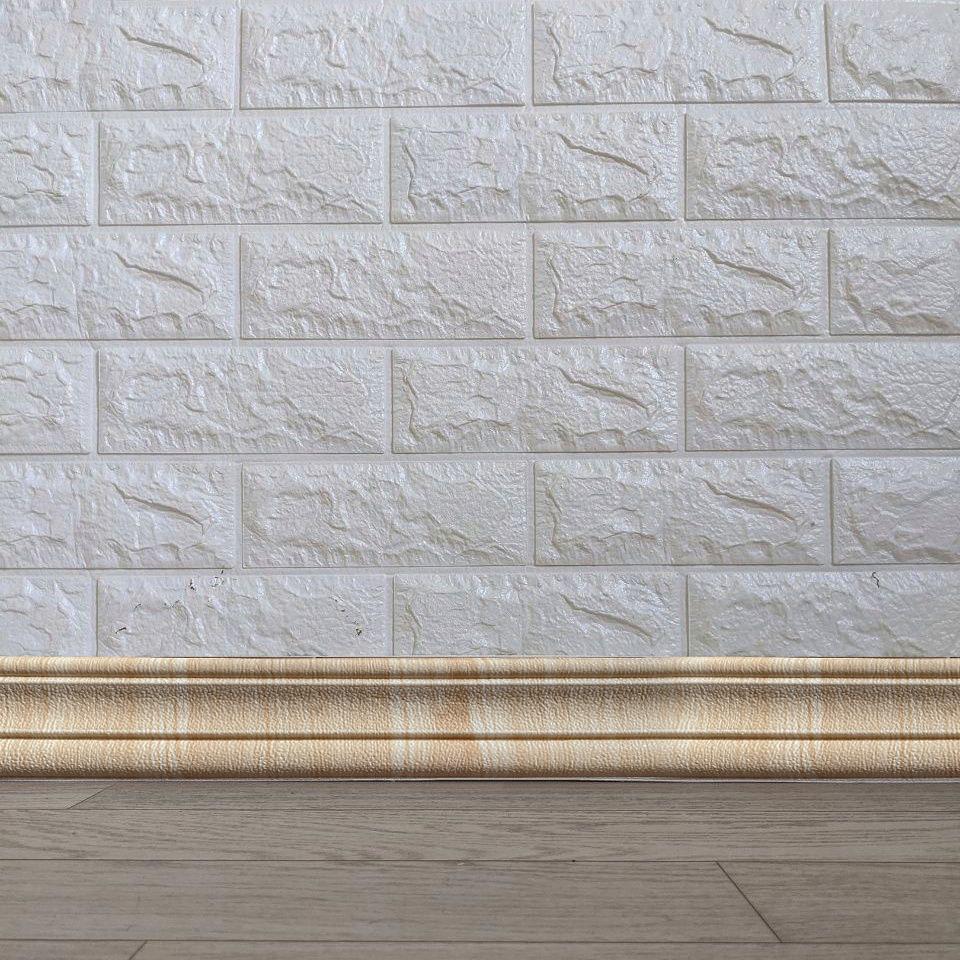 Плінтус самоклеючий гнучкий 3D Loft 2400х80 мм Карамельне дерево