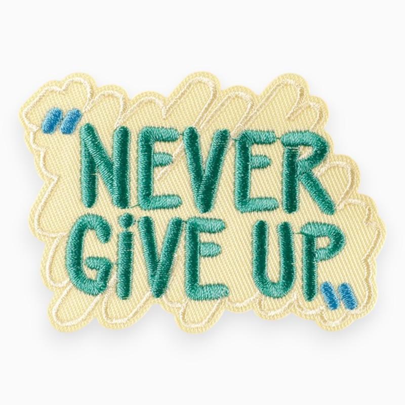 Термоаппликация Never give up вышитая 5,4х7,3 см 1 шт. Разноцветный (АК5473б67)