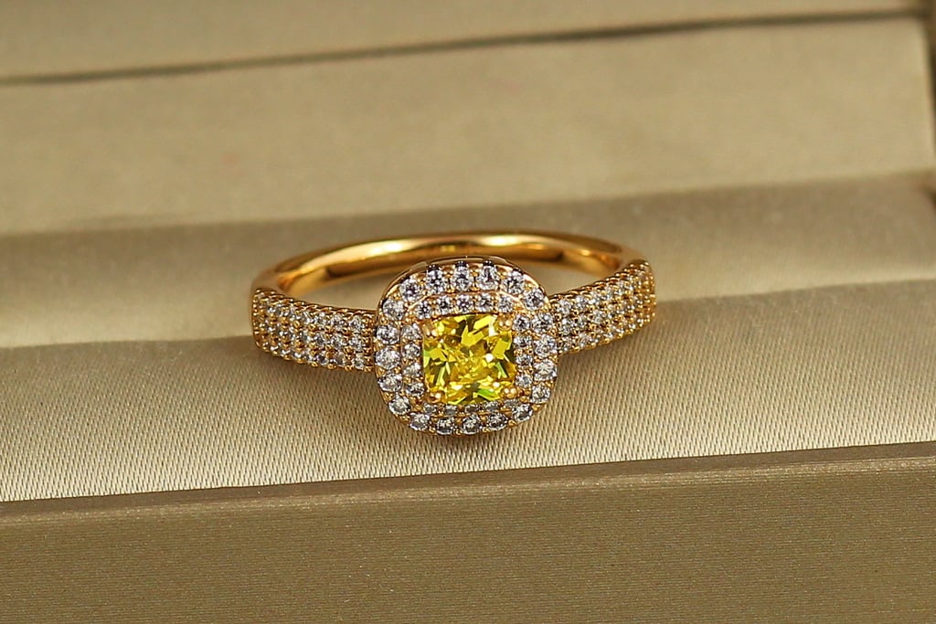 Кольцо Xuping Jewelry Желтый кушон р. 17 Золотистый (38781509)