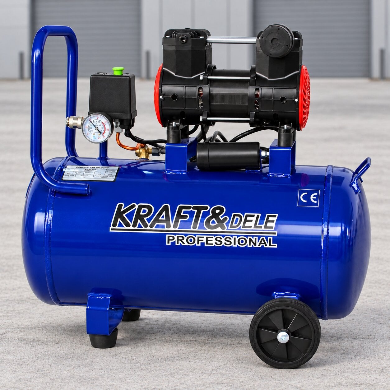 Компрессор KRAFT&DELE KD4092 безмасляный 50 л 1500 Вт 290 л/мин 8 бар с манометром на колесах с ручкой Компрессор KRAFT&DELE KD4092 безмасляный 50 л 1500 Вт 290 л/мин 8 бар с манометром на колесах с ручкой