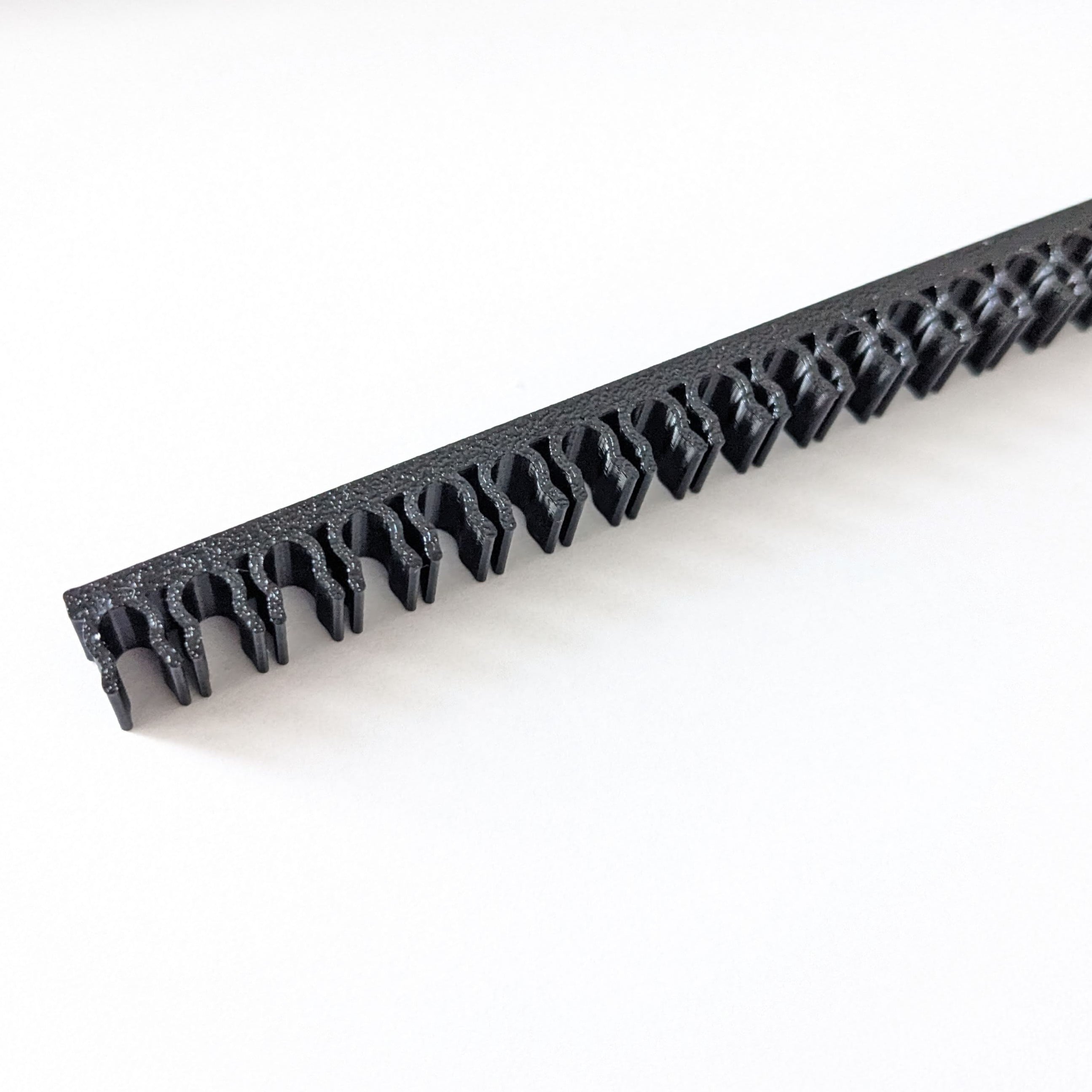 Площадка для провода КП-UNI 5.9 для кабеля d 3,3-3,5 мм 210x8x8 мм (PLS_007)