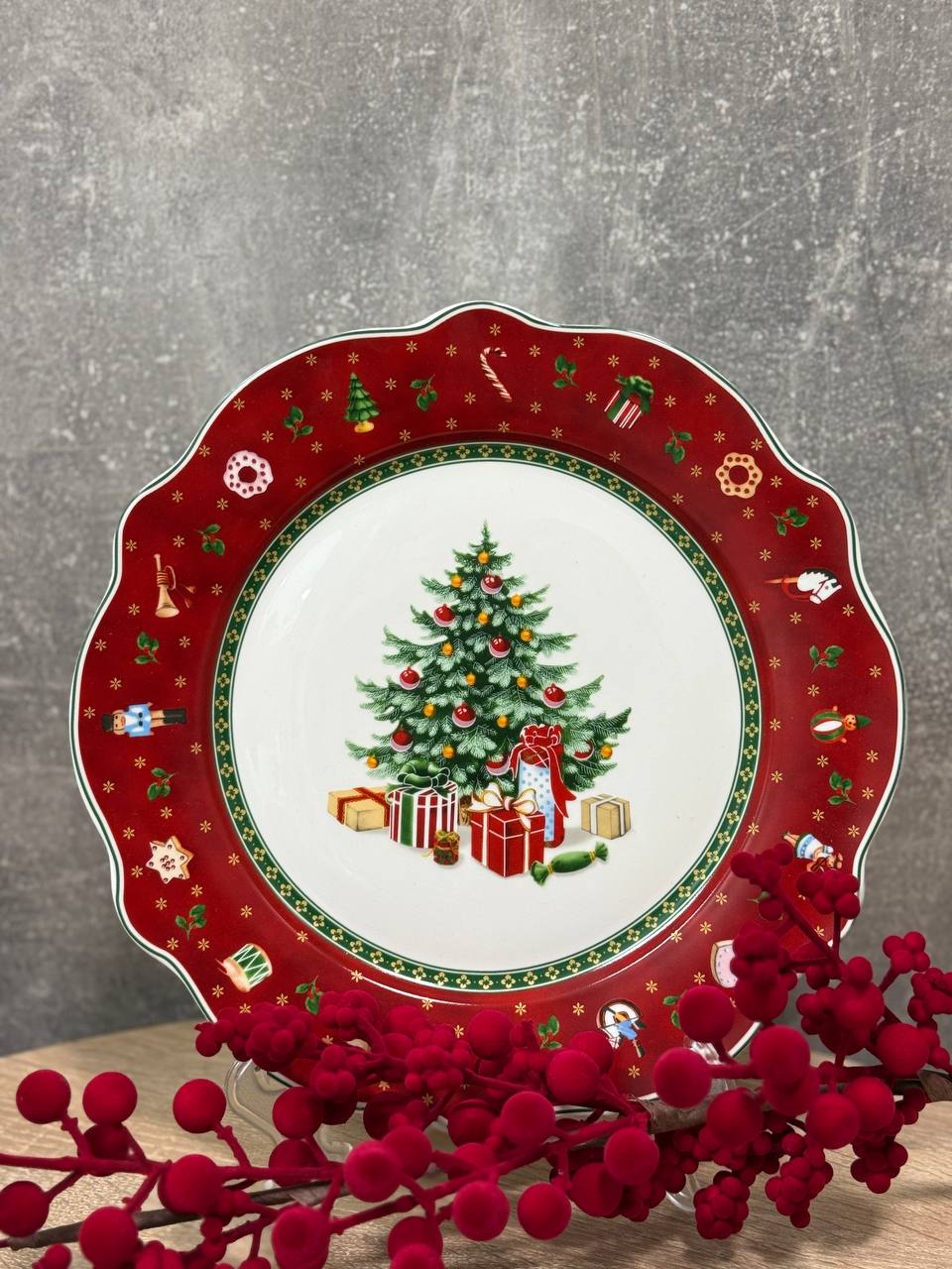 Тарелка новогодняя сервировочная Yiwu Christmas фарфоровая 26,5 см Красный (HP-SDHK-1)