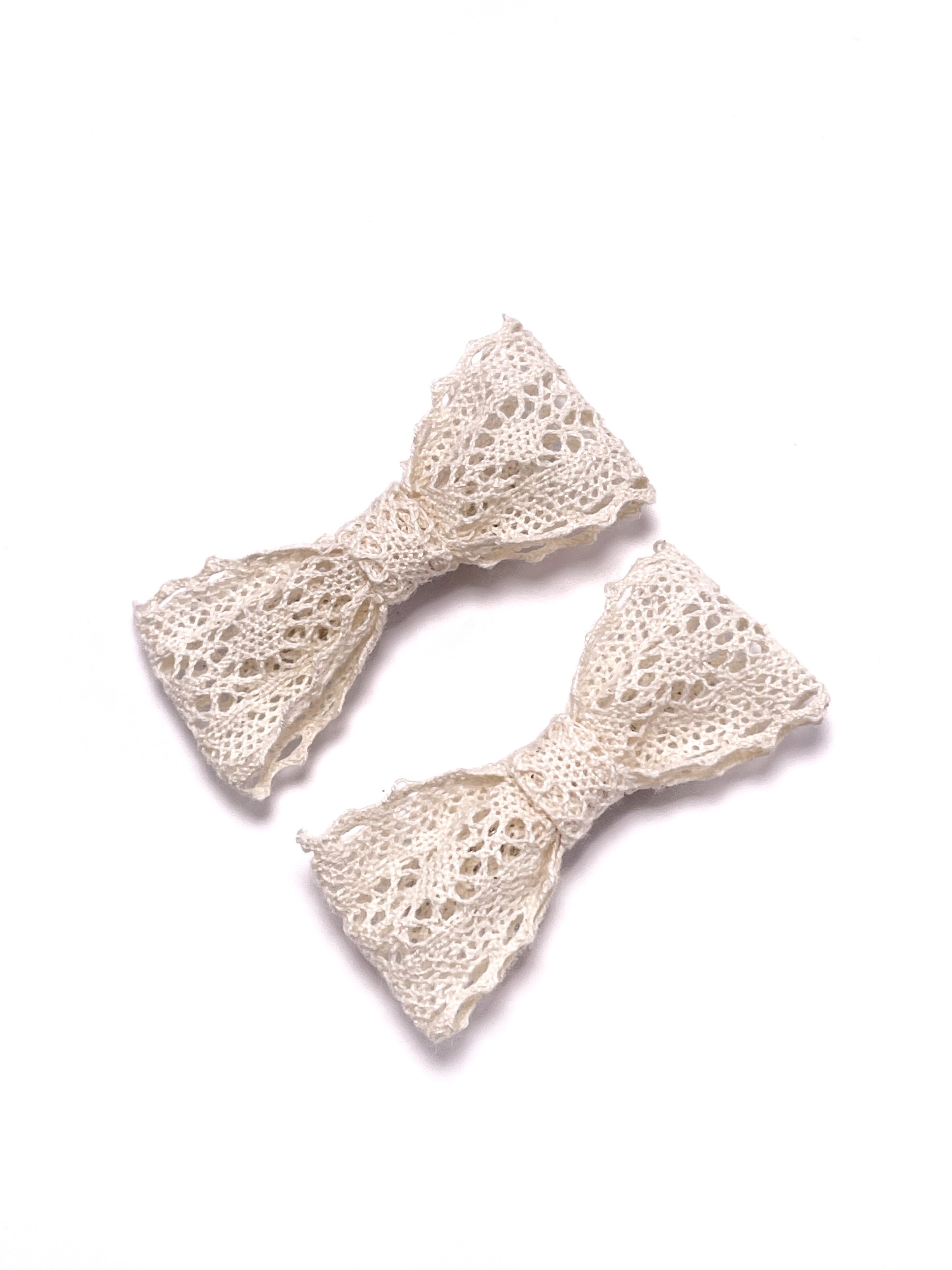 Заколки бантики для волосся BEROZE Lace бавовна 6,5 см Молочний