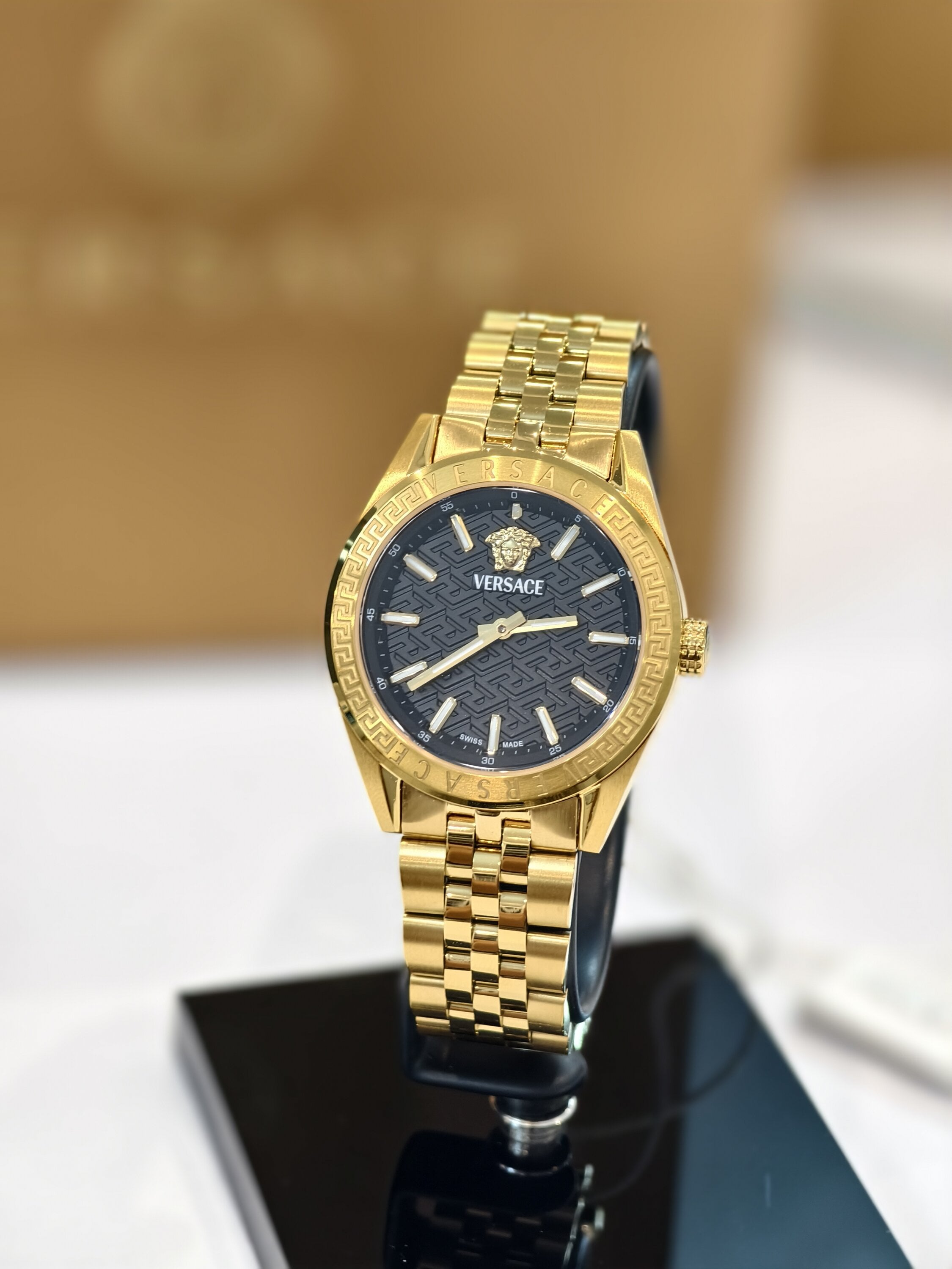 Наручные часы женские Versace VE8l00724 (VE8l00724)