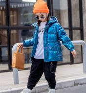 Куртка-пуховик детская Berni Kids Lettering водоотталкивающая р. 120 Синий (59363) Куртка-пуховик детская Berni Kids Lettering водоотталкивающая р. 120 Синий (59363)