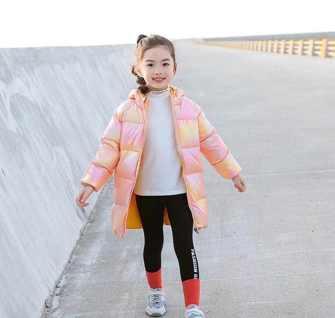 Куртка-пуховик для девочки Berni Kids Glamor удлиненная с капюшоном р. 130 Хамелеон/Персиковый (59360) - фото 1